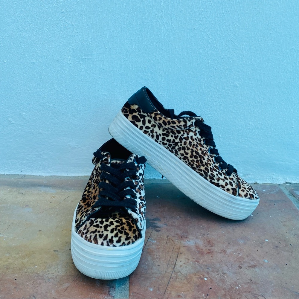 🧡🖤ADORABLE GUESS SNEAKERS🖤🧡